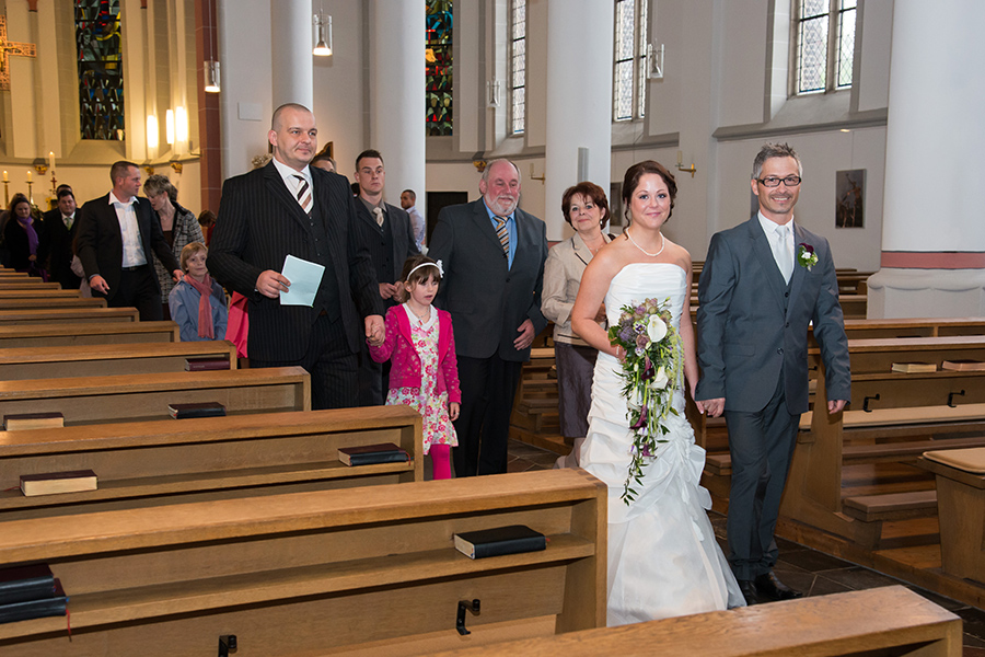 Auszug des Brautpaares aus der Kirche